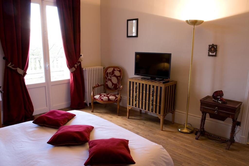 Le Manoir De Crisolles Bed & Breakfast Oda fotoğraf