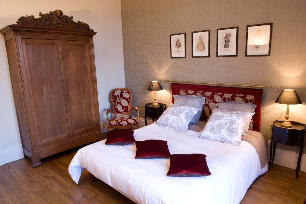 Le Manoir De Crisolles Bed & Breakfast Oda fotoğraf