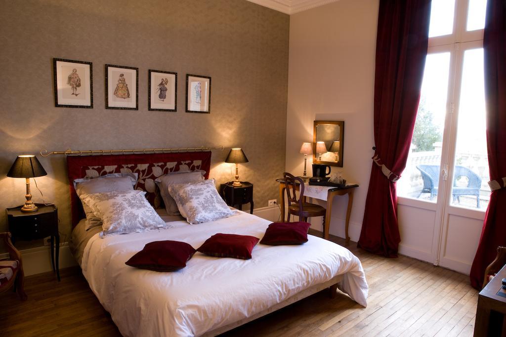 Le Manoir De Crisolles Bed & Breakfast Oda fotoğraf